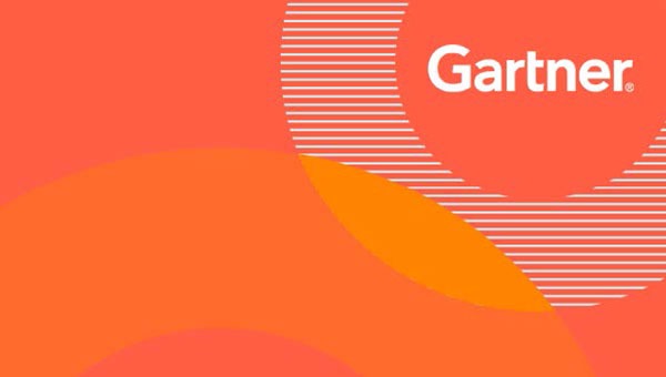 Logotipo do Gartner na tela de fundo laranja