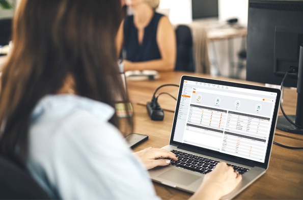 笔记本电脑上的Aruba无线电波仪表盘