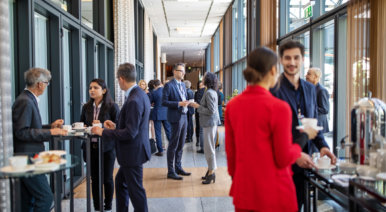 网络连接是智能边缘的表格赌注“loading=