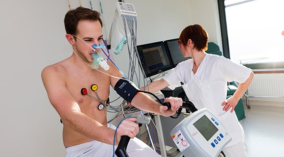 病人连接到监测装置