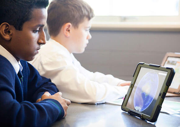 游行学院的学生们