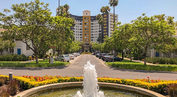 Park La Brea公寓塔在洛杉矶,加利福尼亚州