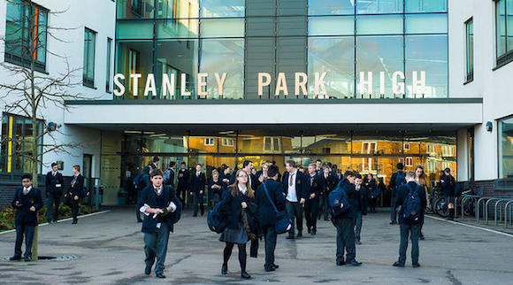 史丹利公园高中前的学生